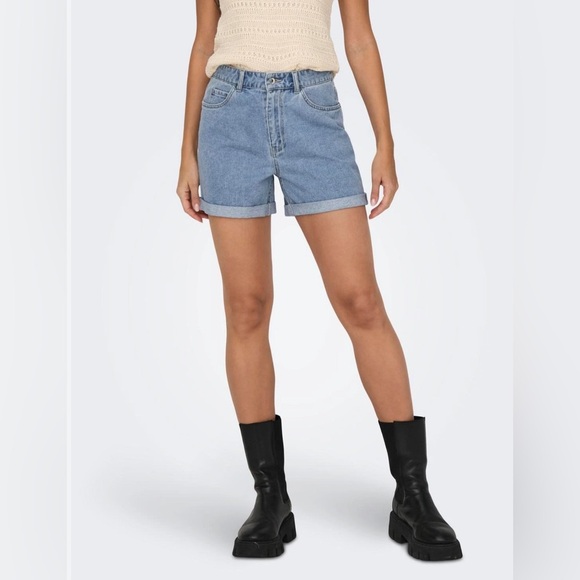 XHILARATION Women Medium Wash Jeans Shorts Size 13 100% Cotton Waist 32 pockets - Picture 1 of 16